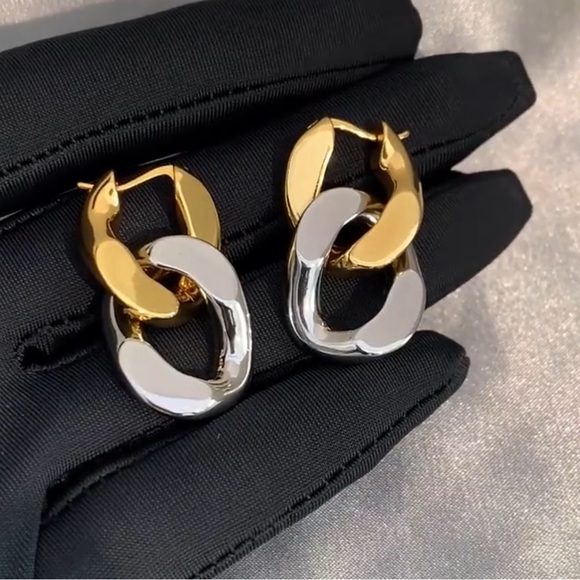 Elegant Luxurious golden chain earrings - Picture 2 of 2